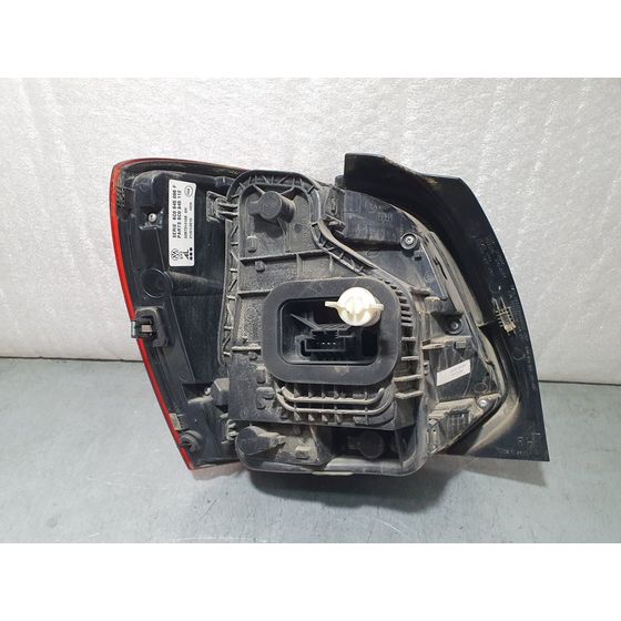 Piloto Trasero Derecho Para Volkswagen Polo