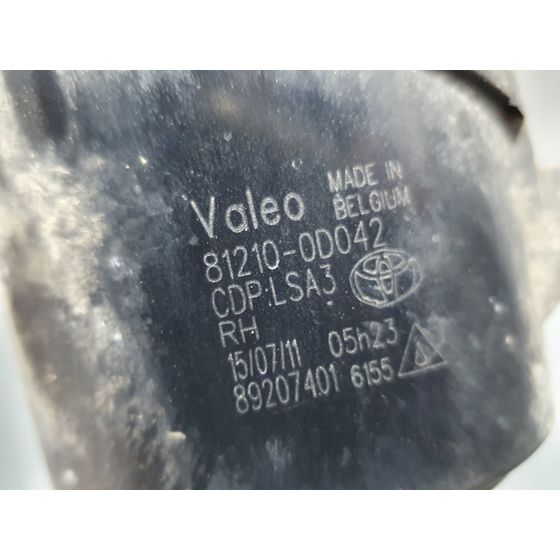 Faro Antiniebla Derecho Para Toyota Avensis