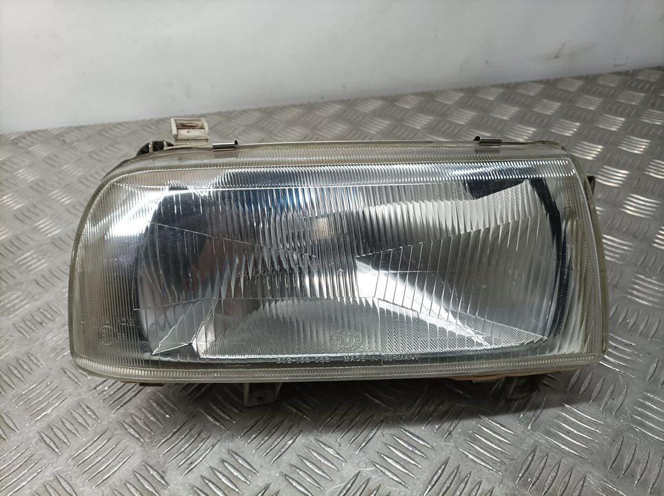 Faro Derecho Para Volkswagen Vento