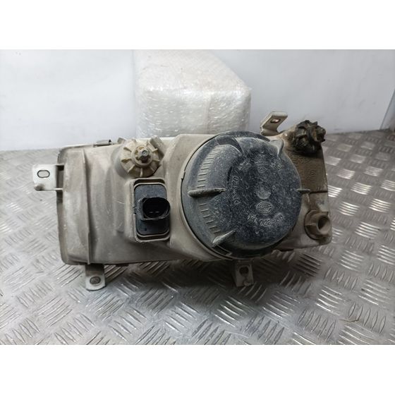 Faro Derecho Para Volkswagen Vento