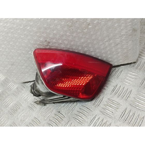 Piloto Trasero Izquierdo Paragolpes Para Ford Focus Lim.