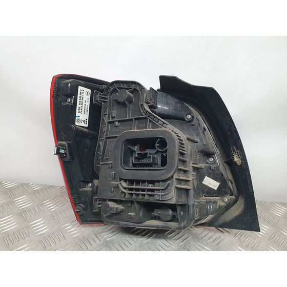 Piloto Trasero Derecho Para Volkswagen Polo