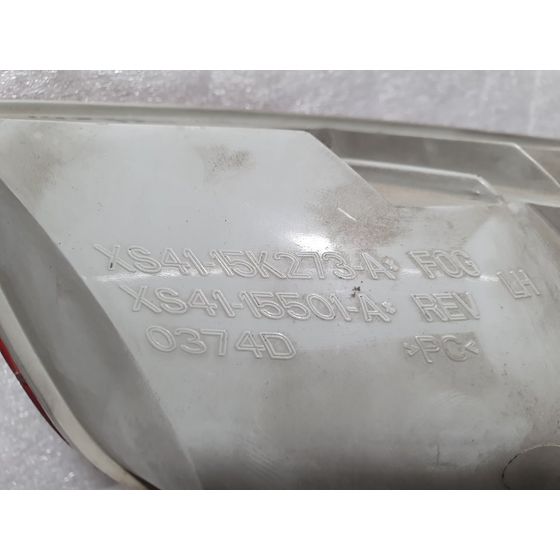 Piloto Trasero Izquierdo Paragolpes para Ford Focus Berlina (Cak)