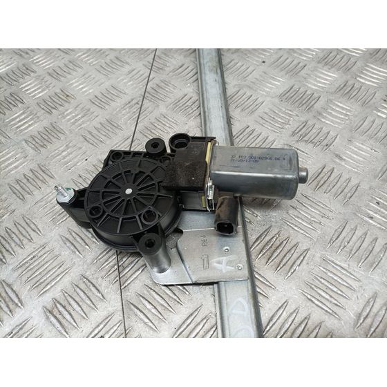 Elevalunas Delantero Derecho Para Renault Trafic Combi