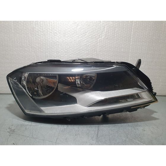 Faro Derecho Para Volkswagen Passat Lim.