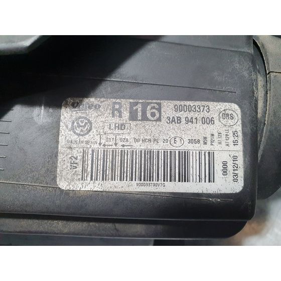 Faro Derecho Para Volkswagen Passat Lim.