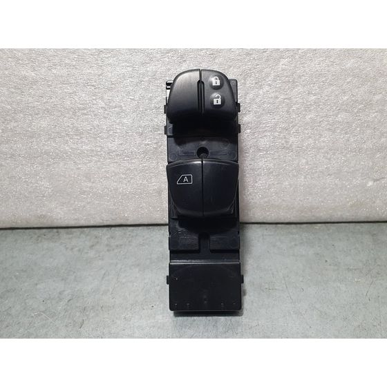 Mando Elevalunas Delantero Izquierdo Para Nissan Micra V