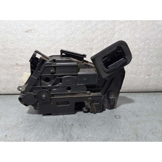 Cerradura Puerta Delantera Derecha Para Volkswagen Polo