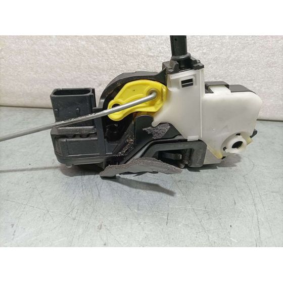 Cerradura Puerta Delantera Izquierda Para Chevrolet Cruze Hatchback