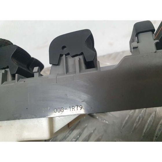Mando Elevalunas Delantero Izquierdo  Para Toyota Yaris