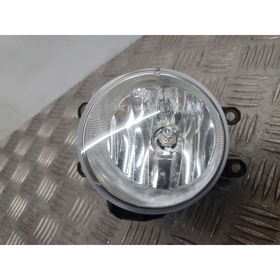 Faro Antiniebla Derecho para Toyota Auris Touring Sports (E18)