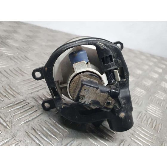 Faro Antiniebla Derecho para Toyota Auris Touring Sports (E18)