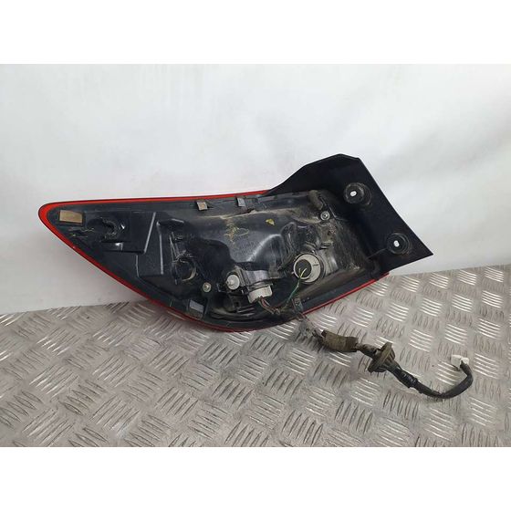 Piloto Trasero Derecho para Mazda 2 Lim. ()