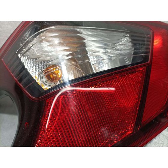 Piloto Trasero Izquierdo Para Nissan Micra V