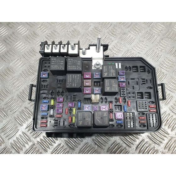 Caja Reles / Fusibles Para Maxus E-Deliver 9