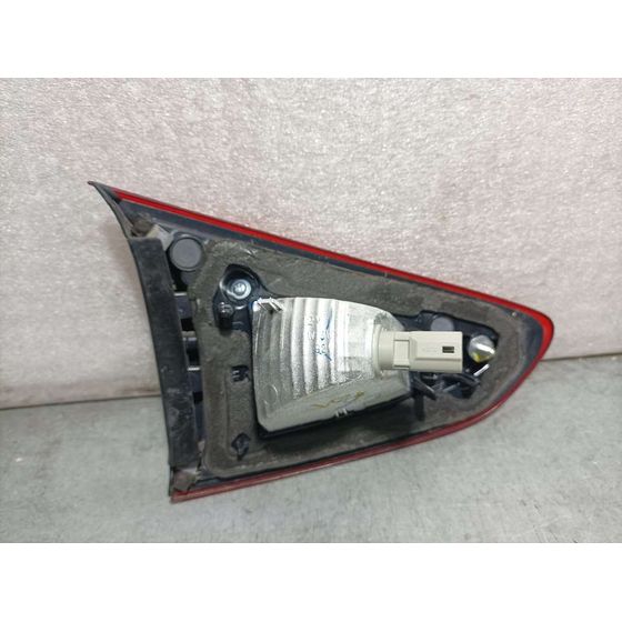 Piloto Trasero Derecho Para Mazda 2 Lim.