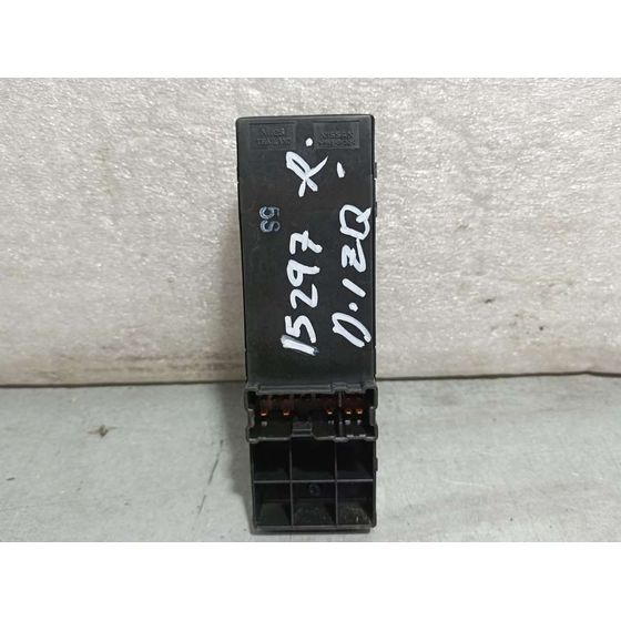 Mando Elevalunas Delantero Izquierdo Para Nissan Micra V