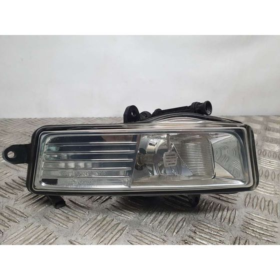 Faro Antiniebla Derecho para Audi A6 Avant (4F2)