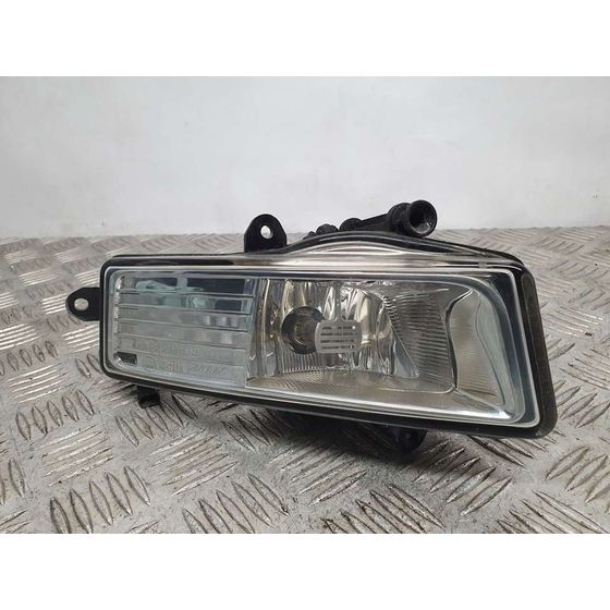 Faro Antiniebla Derecho para Audi A6 Avant (4F2)