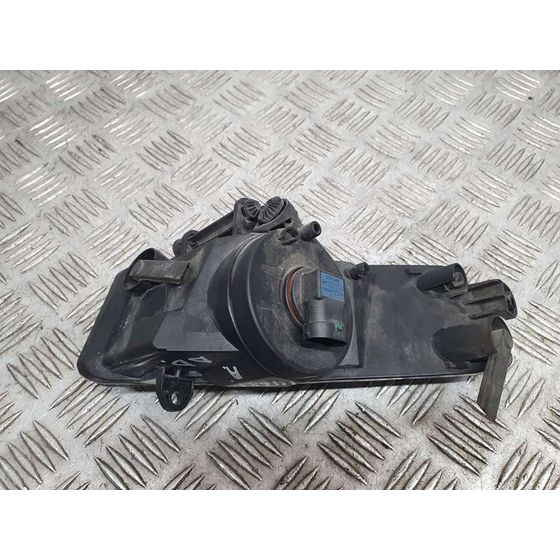 Faro Antiniebla Derecho para Audi A6 Avant (4F2)