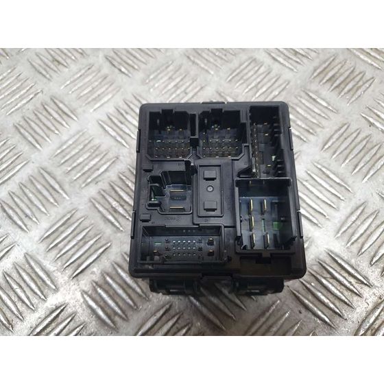 Caja Reles / Fusibles para Kia Stinger (Ck)