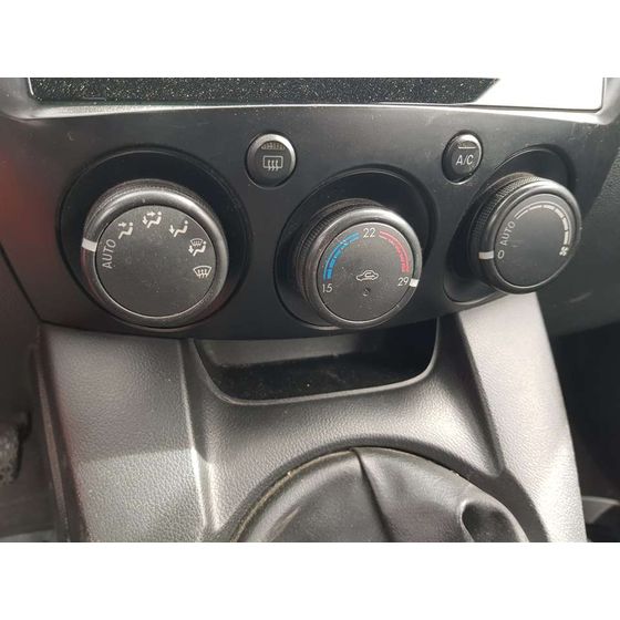 Mando Climatizador Para Mazda 2 Lim.