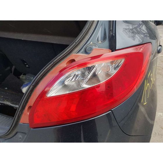 Piloto Trasero Derecho Para Mazda 2 Lim.