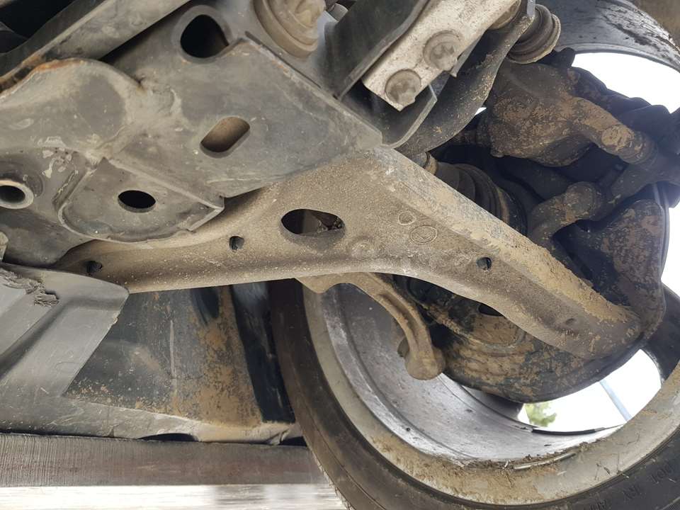 Brazo Suspension Inferior Delantero Izquierdo para Mercedes-Benz Clase Gla (W156)