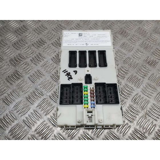 Caja Reles / Fusibles Para Bmw I8