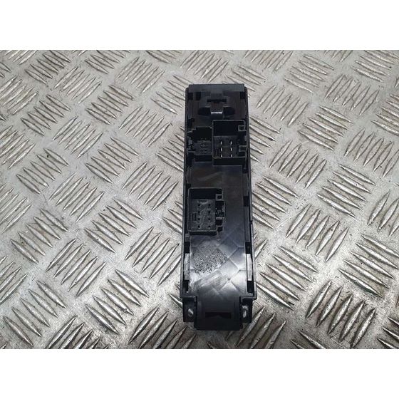 Mando Elevalunas Delantero Izquierdo Para Ford Focus Lim.