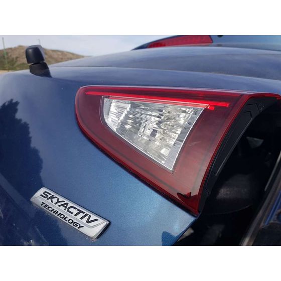 Piloto Trasero Derecho Para Mazda 2 Lim.