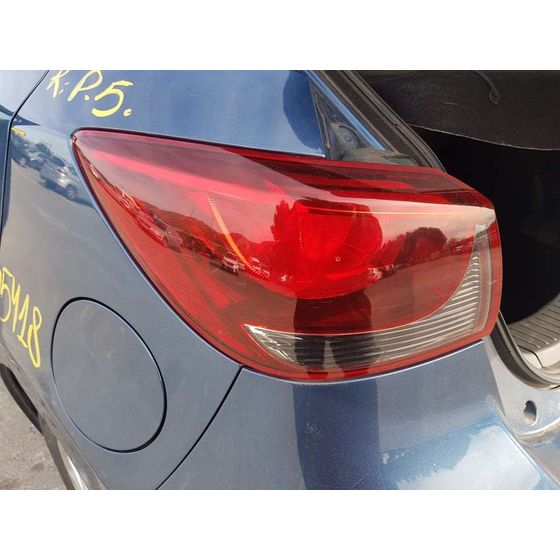 Piloto Trasero Izquierdo Para Mazda 2 Lim.