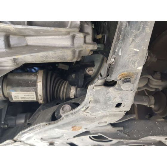 Transmision Delantera Izquierda Para Mazda 2 Lim.