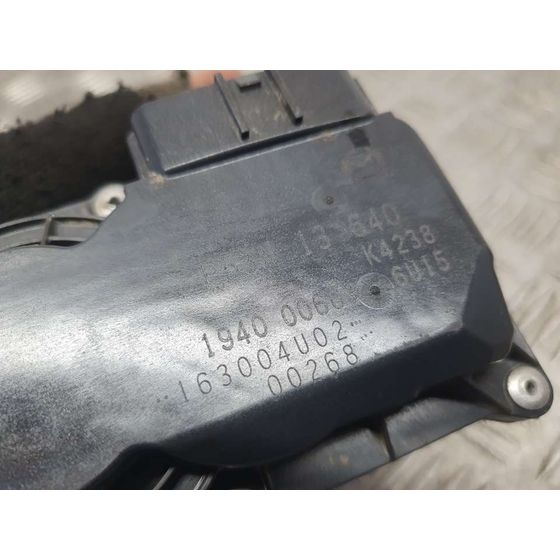 Caja Mariposa para Mazda 2 Lim. ()