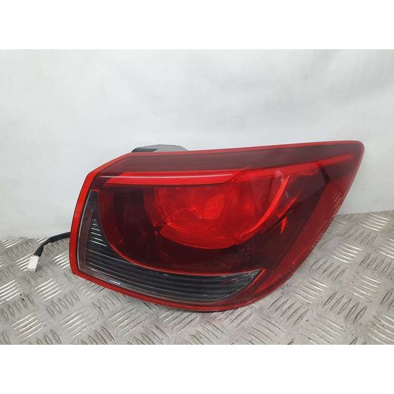 Piloto Trasero Derecho Para Mazda 2 Lim.