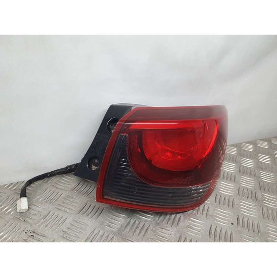 Piloto Trasero Derecho Para Mazda 2 Lim.