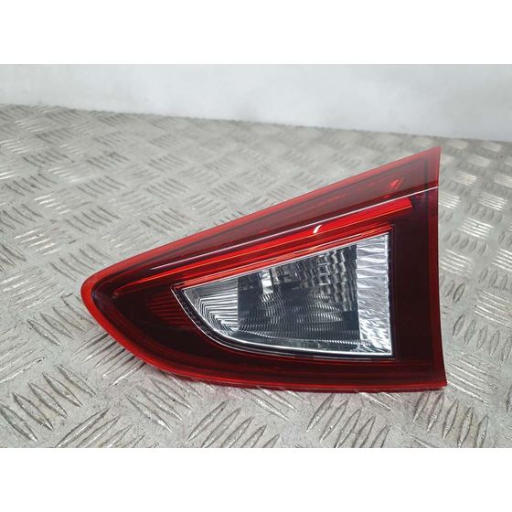 Piloto Trasero Derecho Para Mazda 2 Lim.