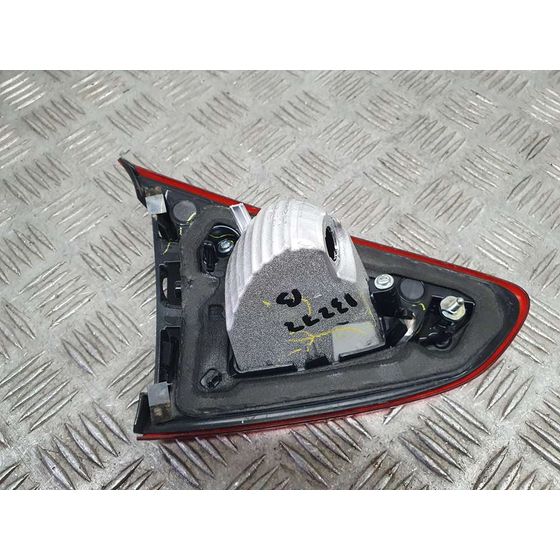 Piloto Trasero Derecho Para Mazda 2 Lim.