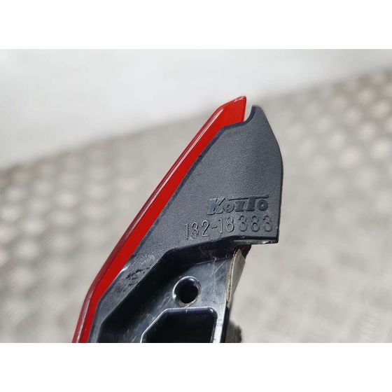 Piloto Trasero Derecho Para Mazda 2 Lim.