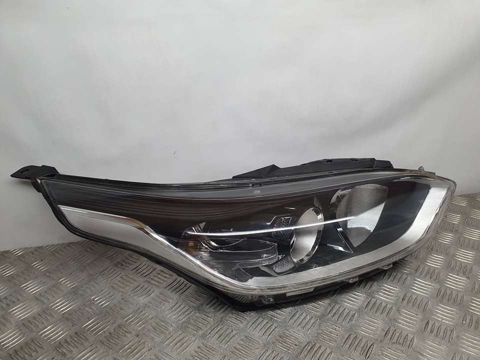 Faro Derecho Para Kia Cee'd