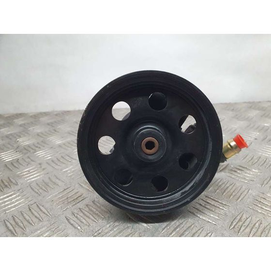 Bomba Direccion para Ford Focus Berlina (Cak)
