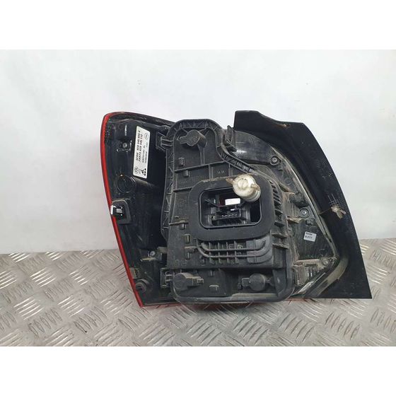 Piloto Trasero Derecho Para Volkswagen Polo