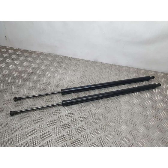 Amortiguadores Maletero / Porton Para Nissan Nv 200