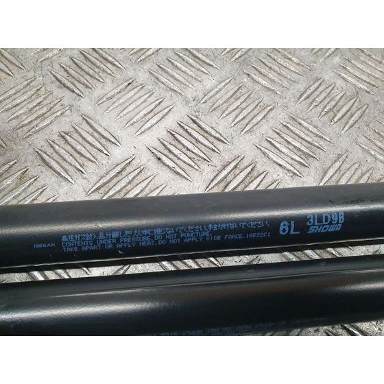 Amortiguadores Maletero / Porton Para Nissan Nv 200