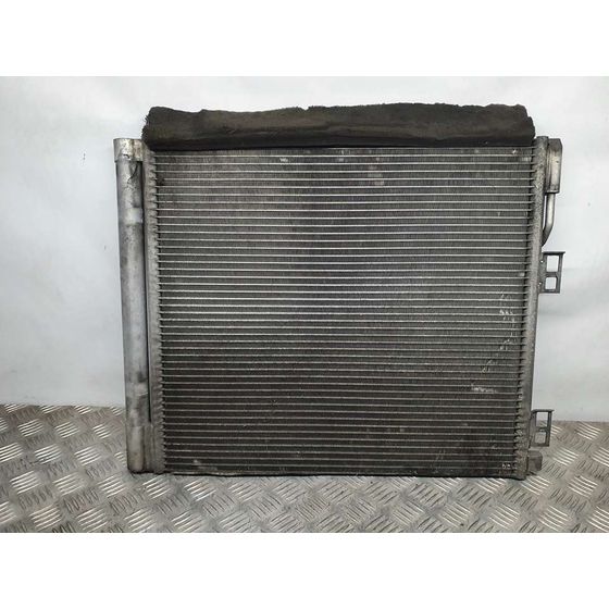 Condensador / Radiador Aire Acondicionado Para Nissan Nv 200