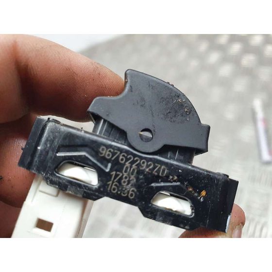 Mando Elevalunas Delantero Derecho Para Peugeot 308