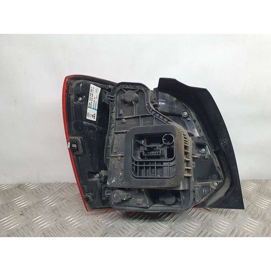 Piloto Trasero Derecho Para Volkswagen Polo