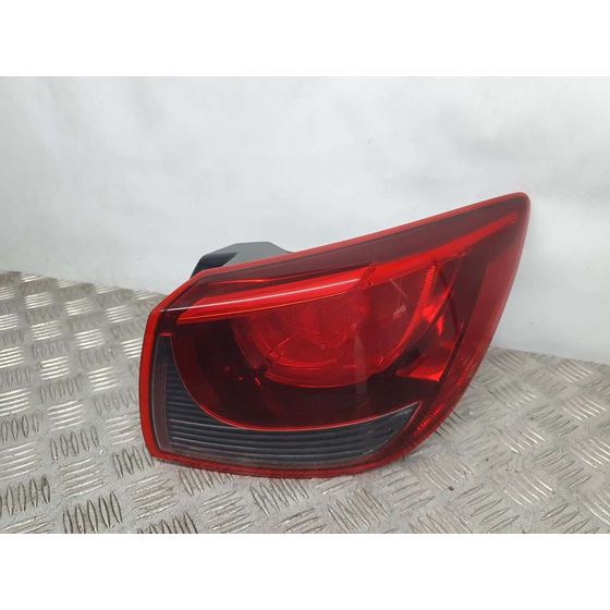 Piloto Trasero Derecho Para Mazda 2 Lim.