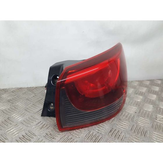 Piloto Trasero Derecho Para Mazda 2 Lim.