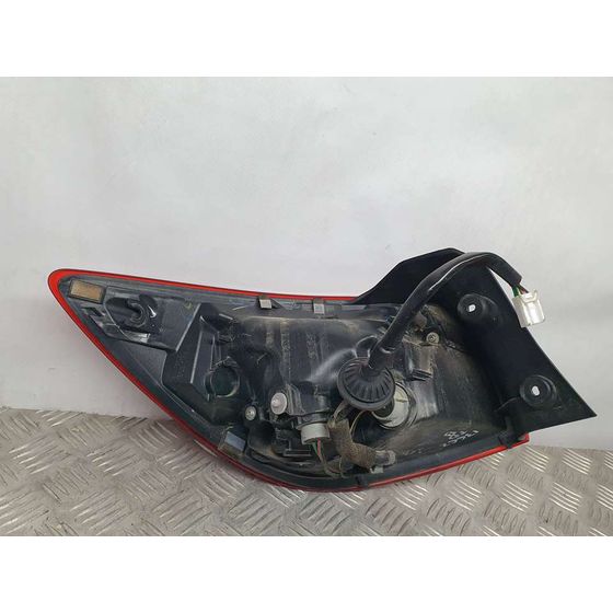 Piloto Trasero Derecho Para Mazda 2 Lim.